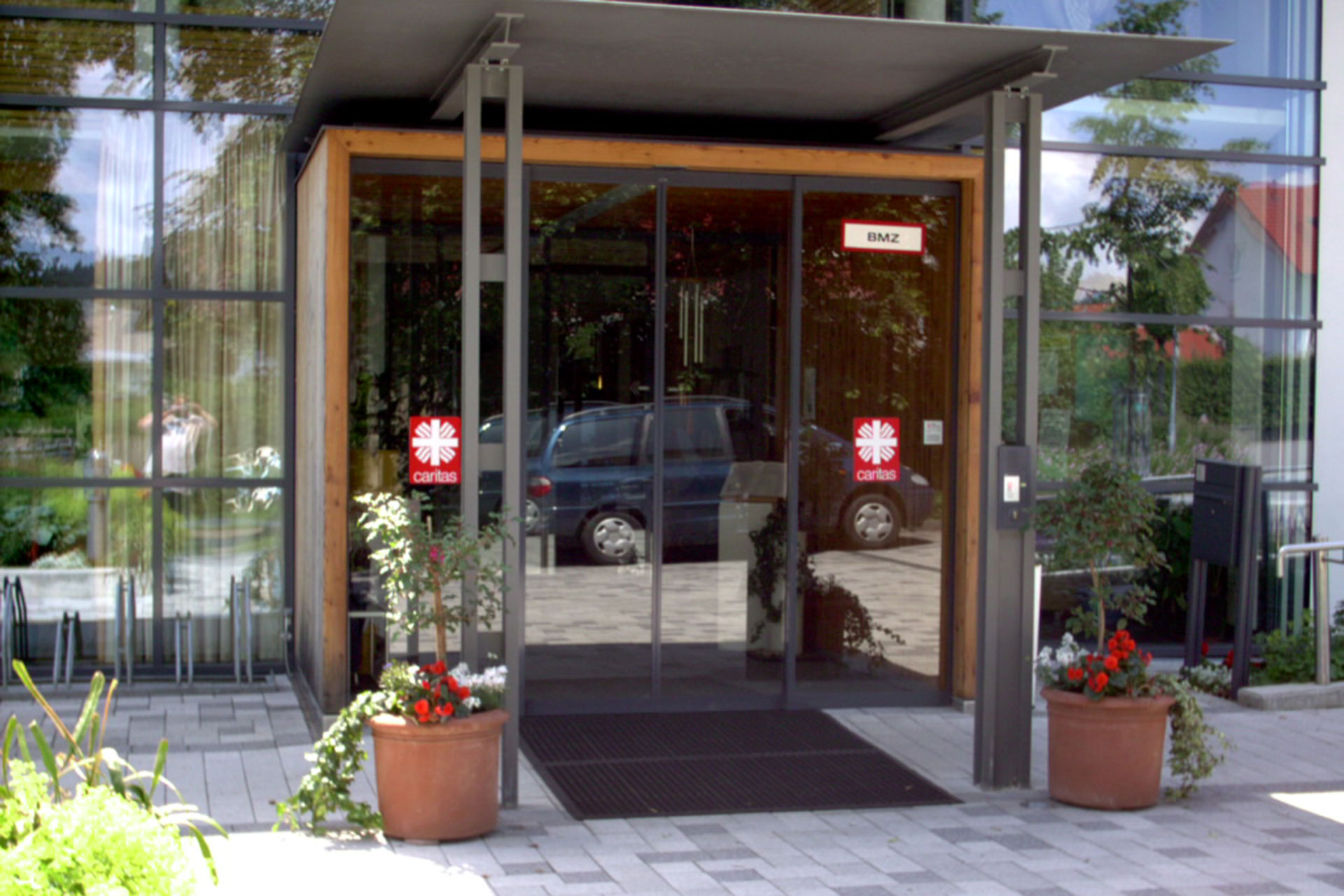 Automatische Eingangstür von SAB aus Putzbrunn